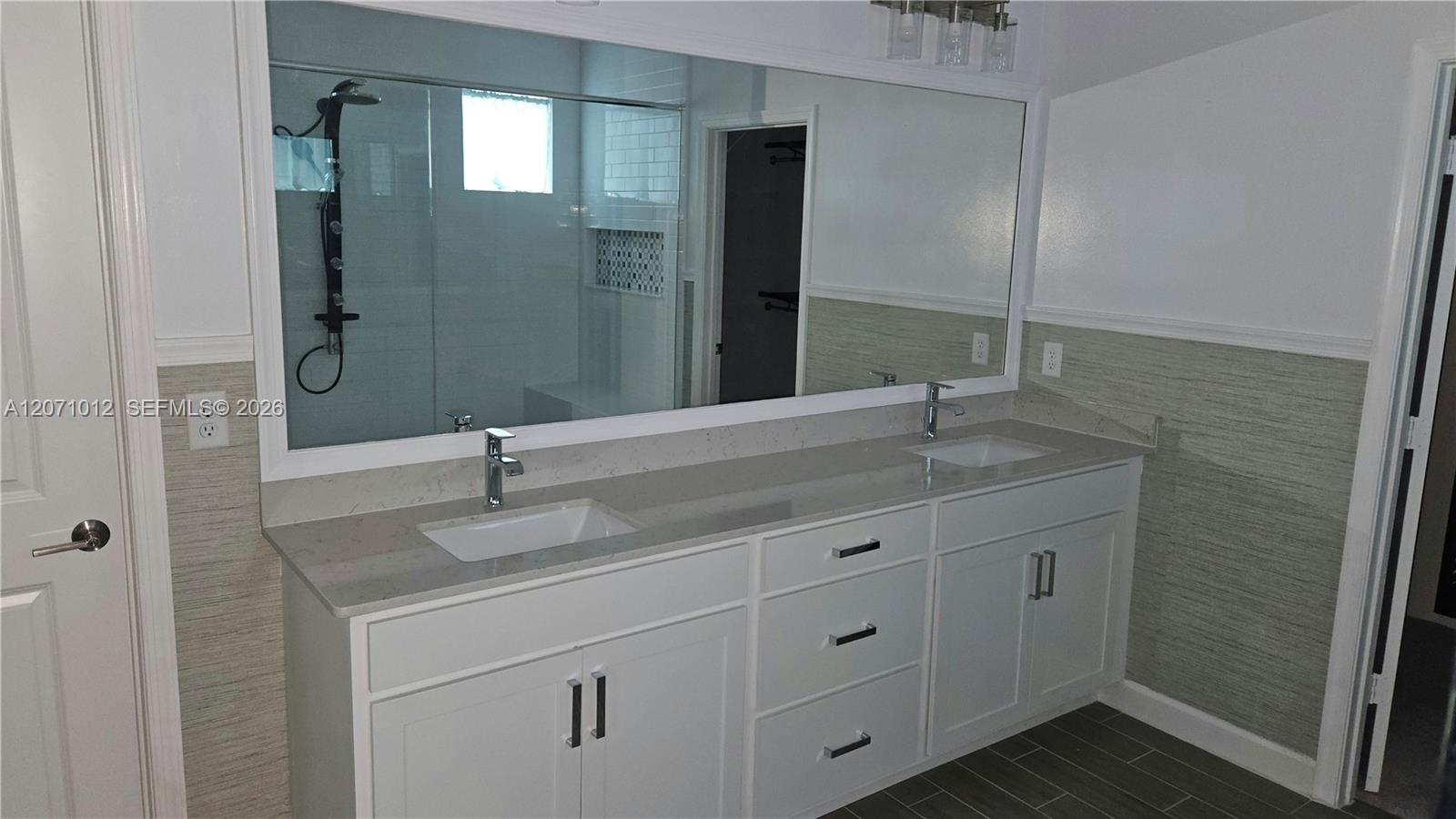 1328 4 / 3 2401 sq. ft. $ 2026-08-13 0 foto