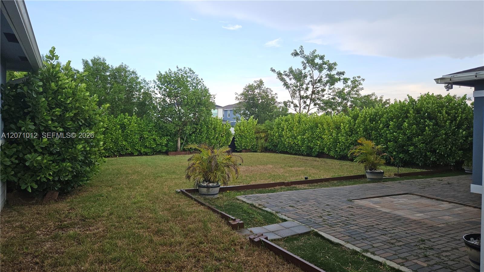 1328 4 / 3 2401 sq. ft. $ 2026-08-13 0 foto
