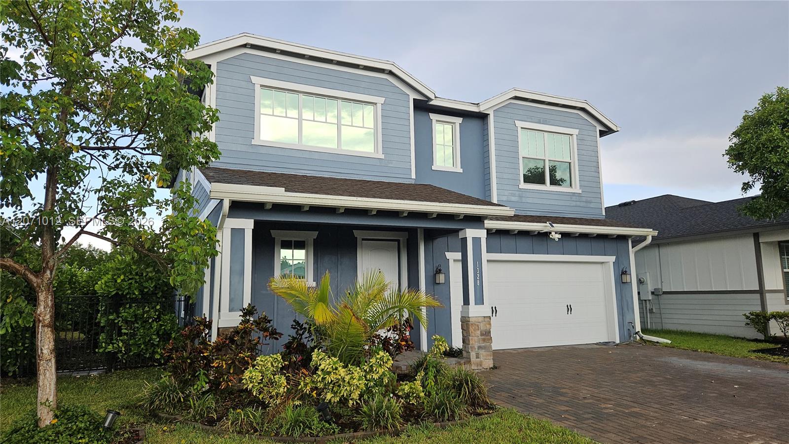 1328 4 / 3 2401 sq. ft. $ 2026-08-13 0 foto