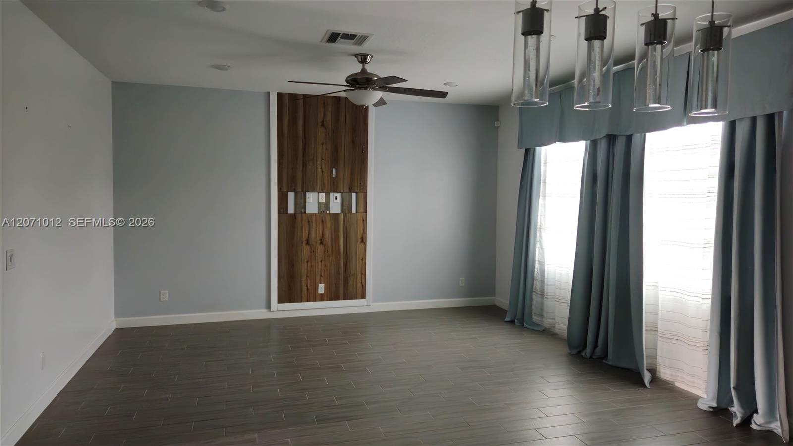 1328 4 / 3 2401 sq. ft. $ 2026-08-13 0 foto