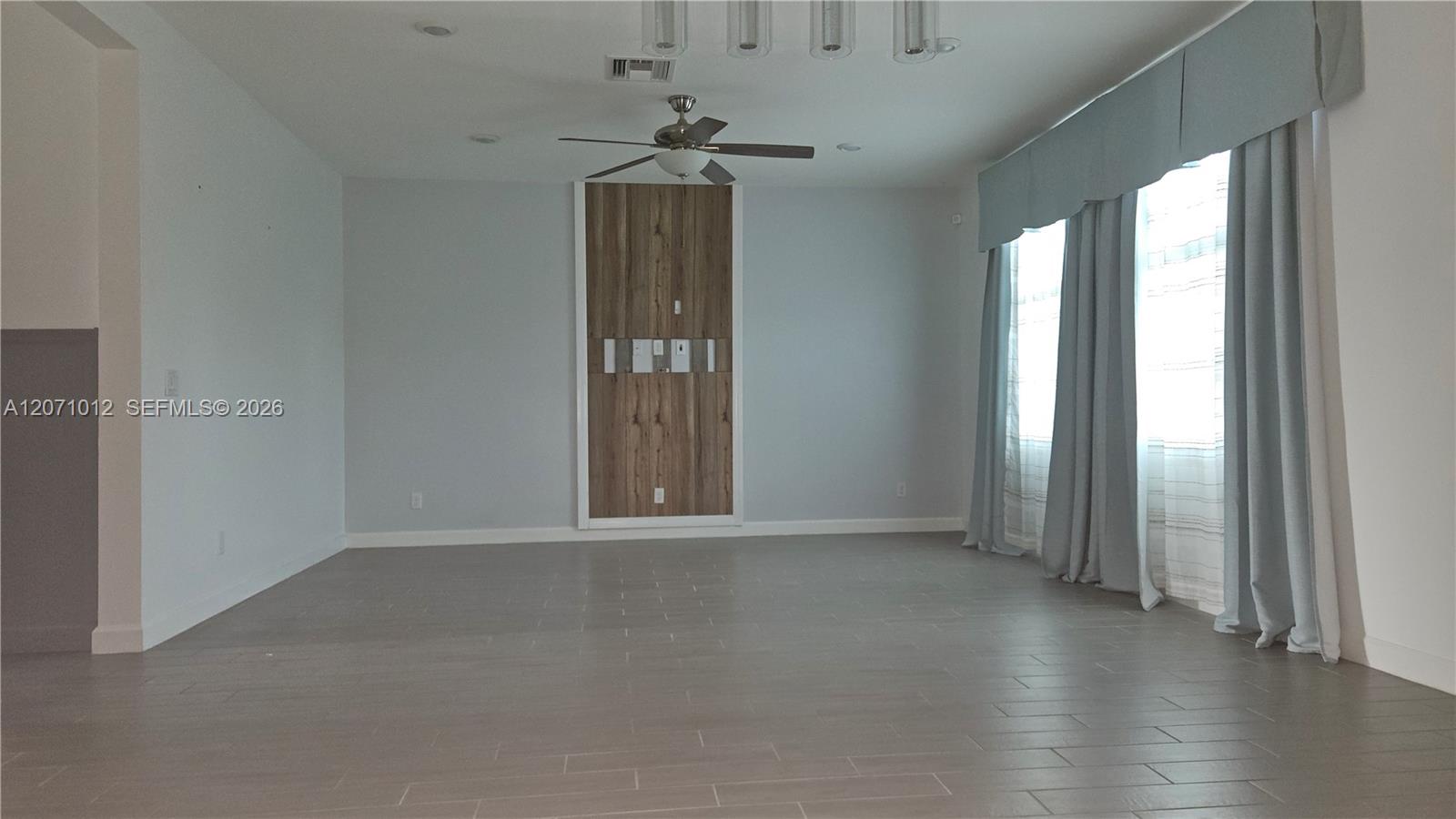 1328 4 / 3 2401 sq. ft. $ 2026-08-13 0 foto