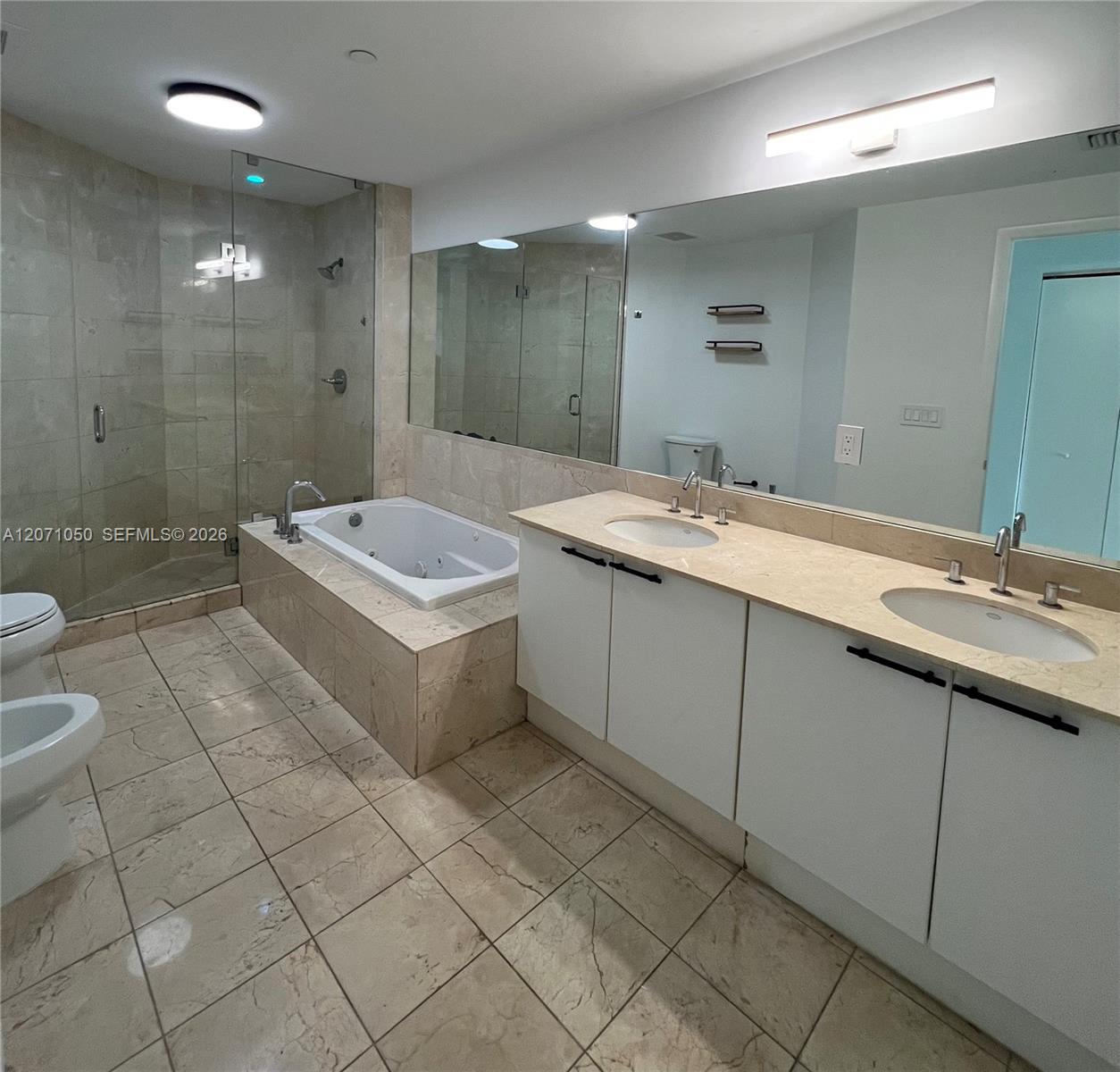 Photo of 3131 188th St #1-801 (3131), Aventura, Florida, 33180 - Master Bathroom