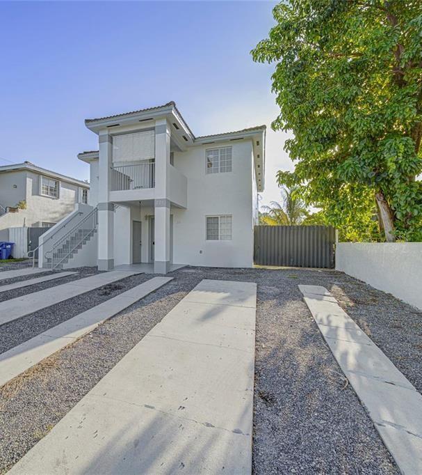 221/231  / 0 2240 sq. ft. $ 2026-08-14 0 foto