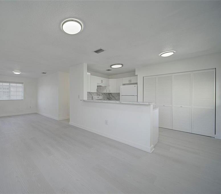 221/231  / 0 2240 sq. ft. $ 2026-08-14 0 foto