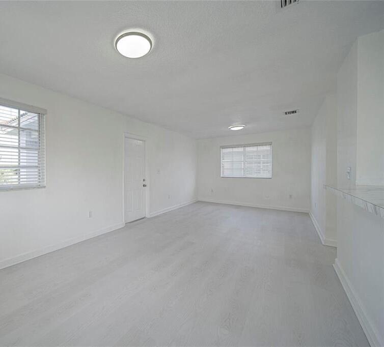 221/231  / 0 2240 sq. ft. $ 2026-08-14 0 foto