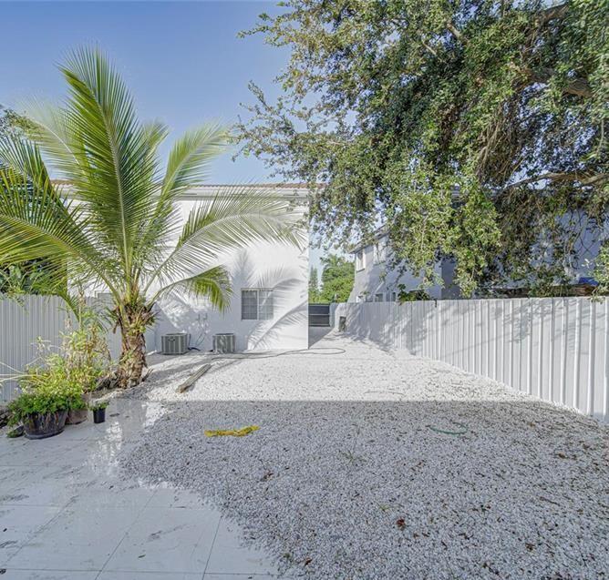 221/231  / 0 2240 sq. ft. $ 2026-08-14 0 foto