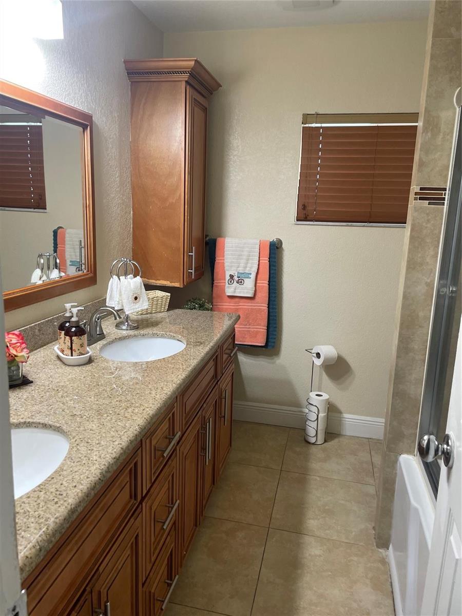 Ver detalles 8311 3 / 2 1844 sq. ft. $ 2026-08-14 0 foto