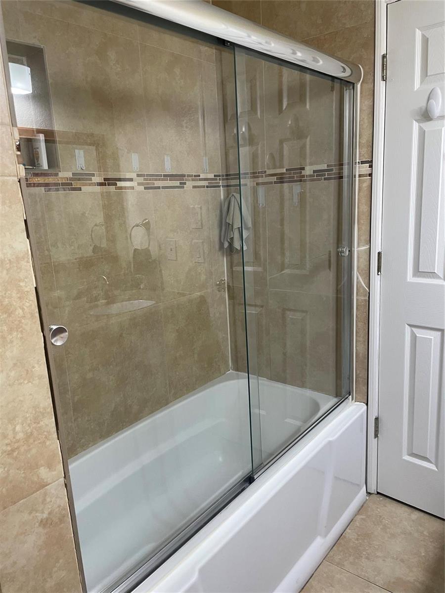 Ver detalles 8311 3 / 2 1844 sq. ft. $ 2026-08-14 0 foto