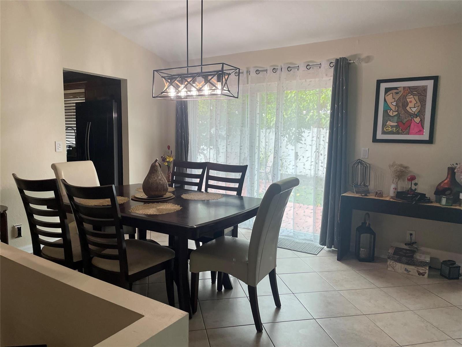 Ver detalles 8311 3 / 2 1844 sq. ft. $ 2026-08-14 0 foto