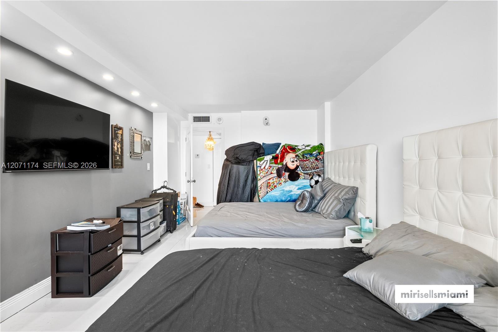 Ver detalles 1901 2 / 2 1488 sq. ft. $ 2026-08-14 0 foto
