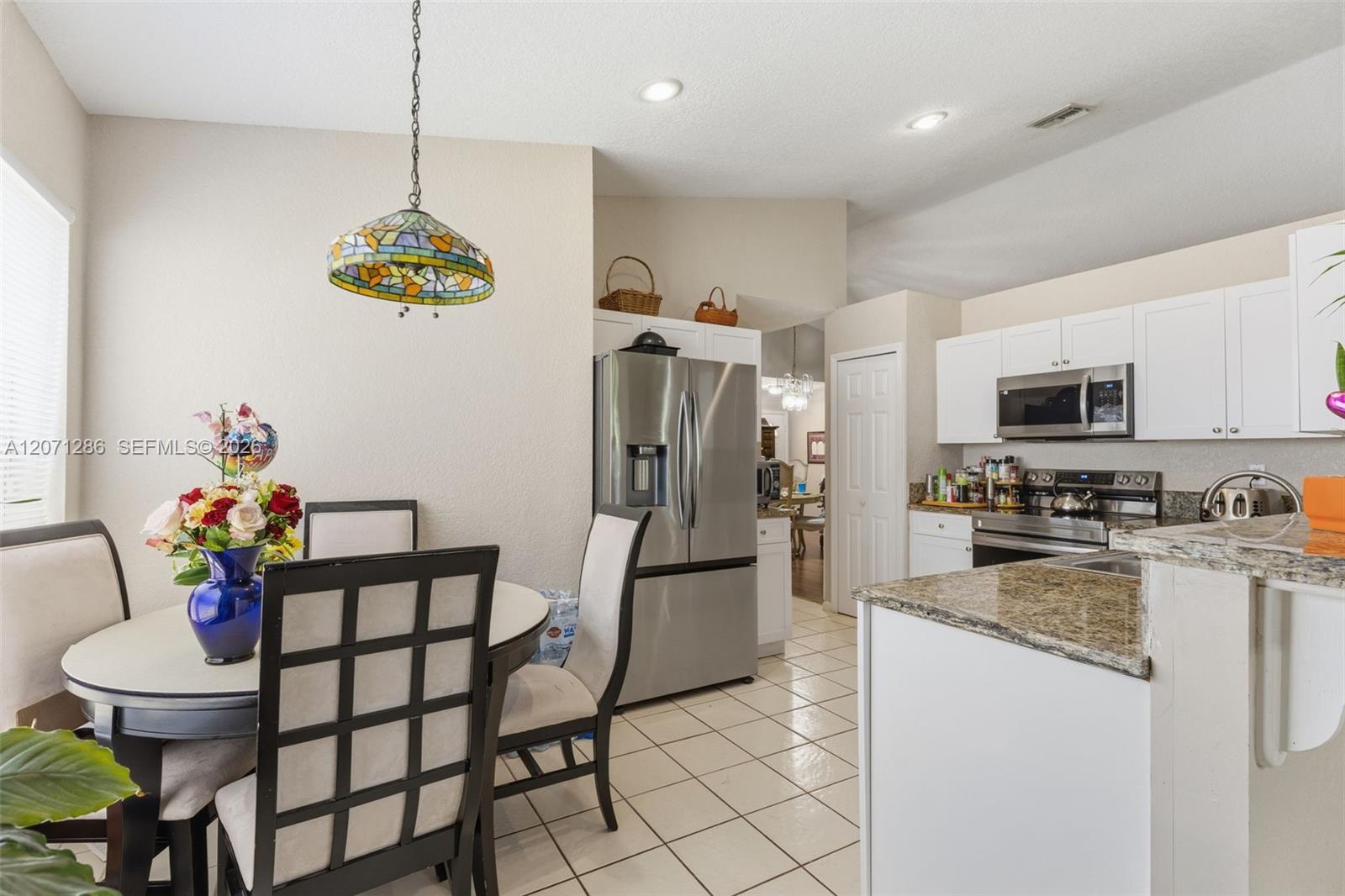 Ver detalles 3211 4 / 3 1912 sq. ft. $ 2026-08-14 0 foto