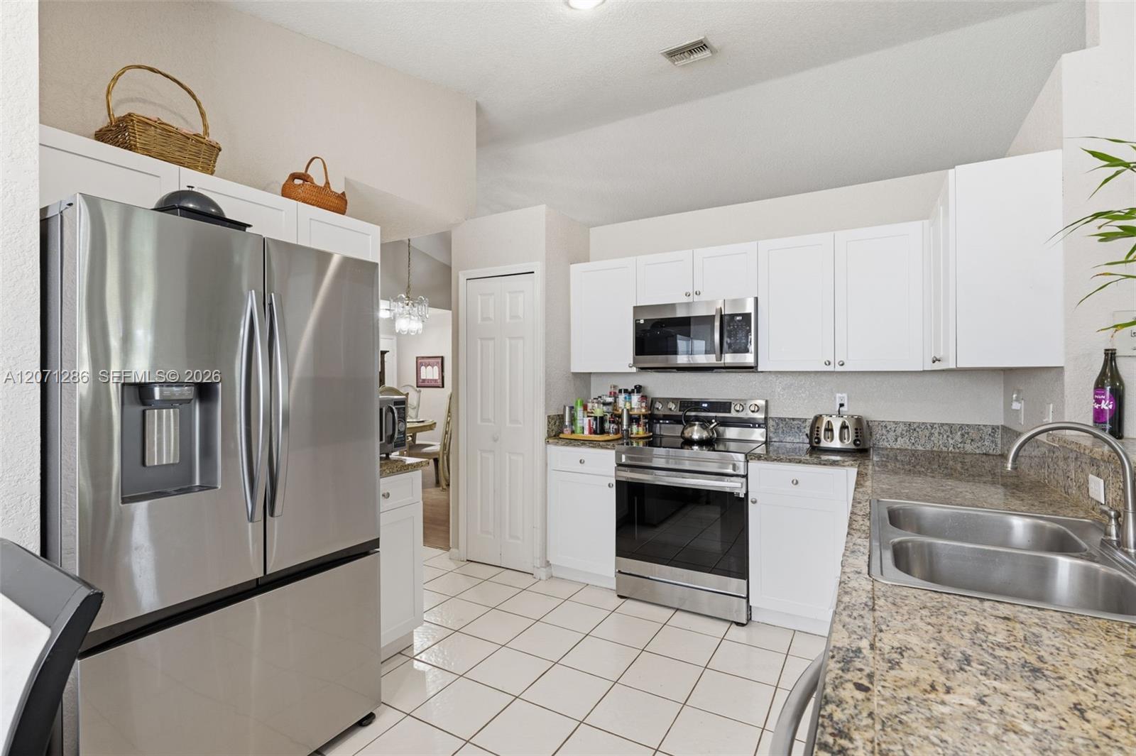 Ver detalles 3211 4 / 3 1912 sq. ft. $ 2026-08-14 0 foto