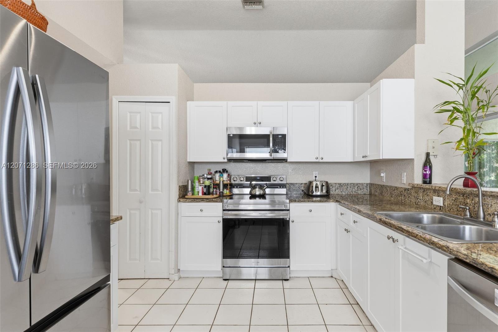 Ver detalles 3211 4 / 3 1912 sq. ft. $ 2026-08-14 0 foto