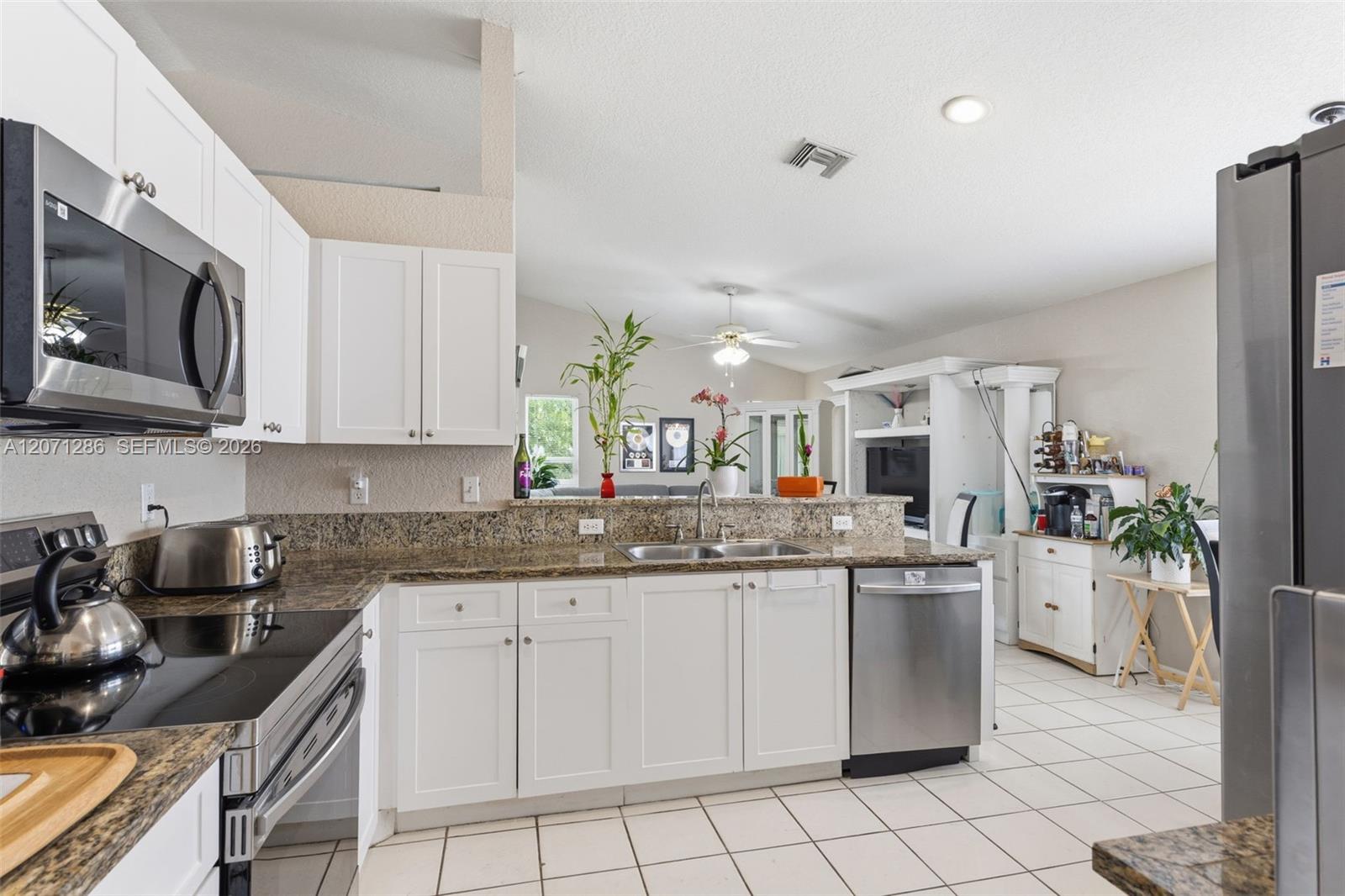 Ver detalles 3211 4 / 3 1912 sq. ft. $ 2026-08-14 0 foto