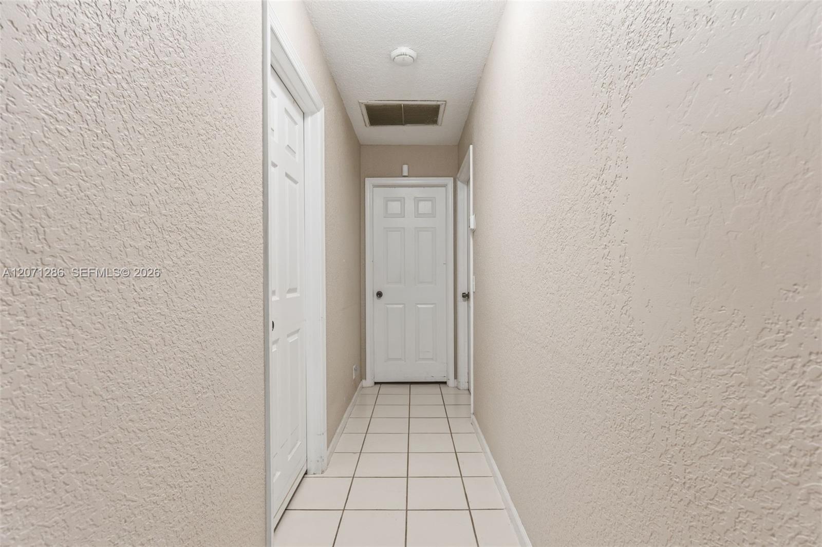 Ver detalles 3211 4 / 3 1912 sq. ft. $ 2026-08-14 0 foto