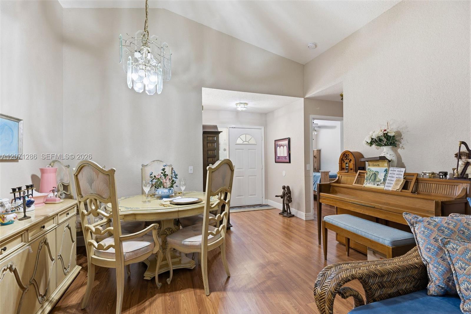 Ver detalles 3211 4 / 3 1912 sq. ft. $ 2026-08-14 0 foto