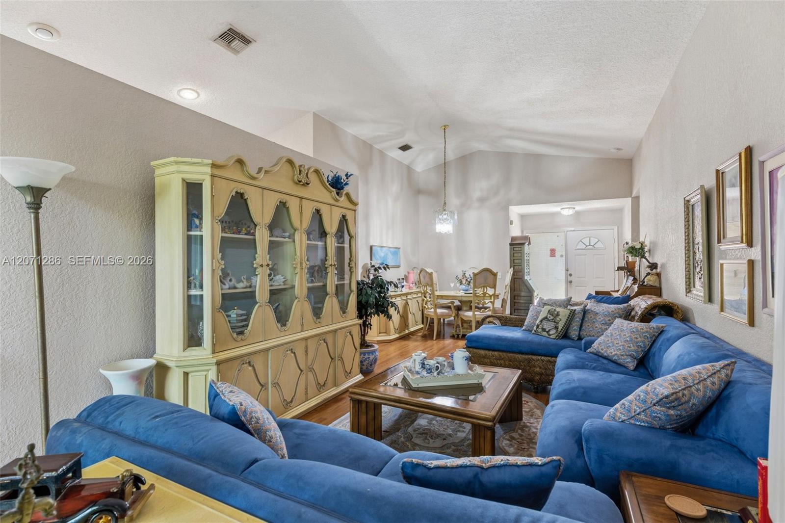 Ver detalles 3211 4 / 3 1912 sq. ft. $ 2026-08-14 0 foto