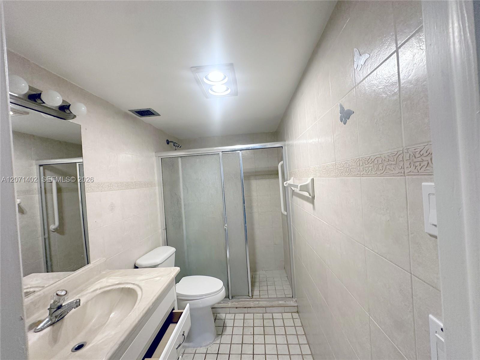 407 1 / 2 830 sq. ft. $ 2026-08-14 0 foto