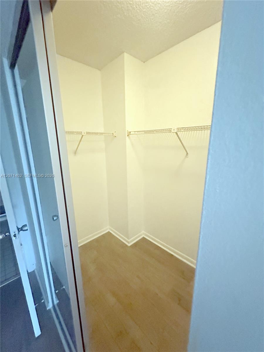 407 1 / 2 830 sq. ft. $ 2026-08-14 0 foto