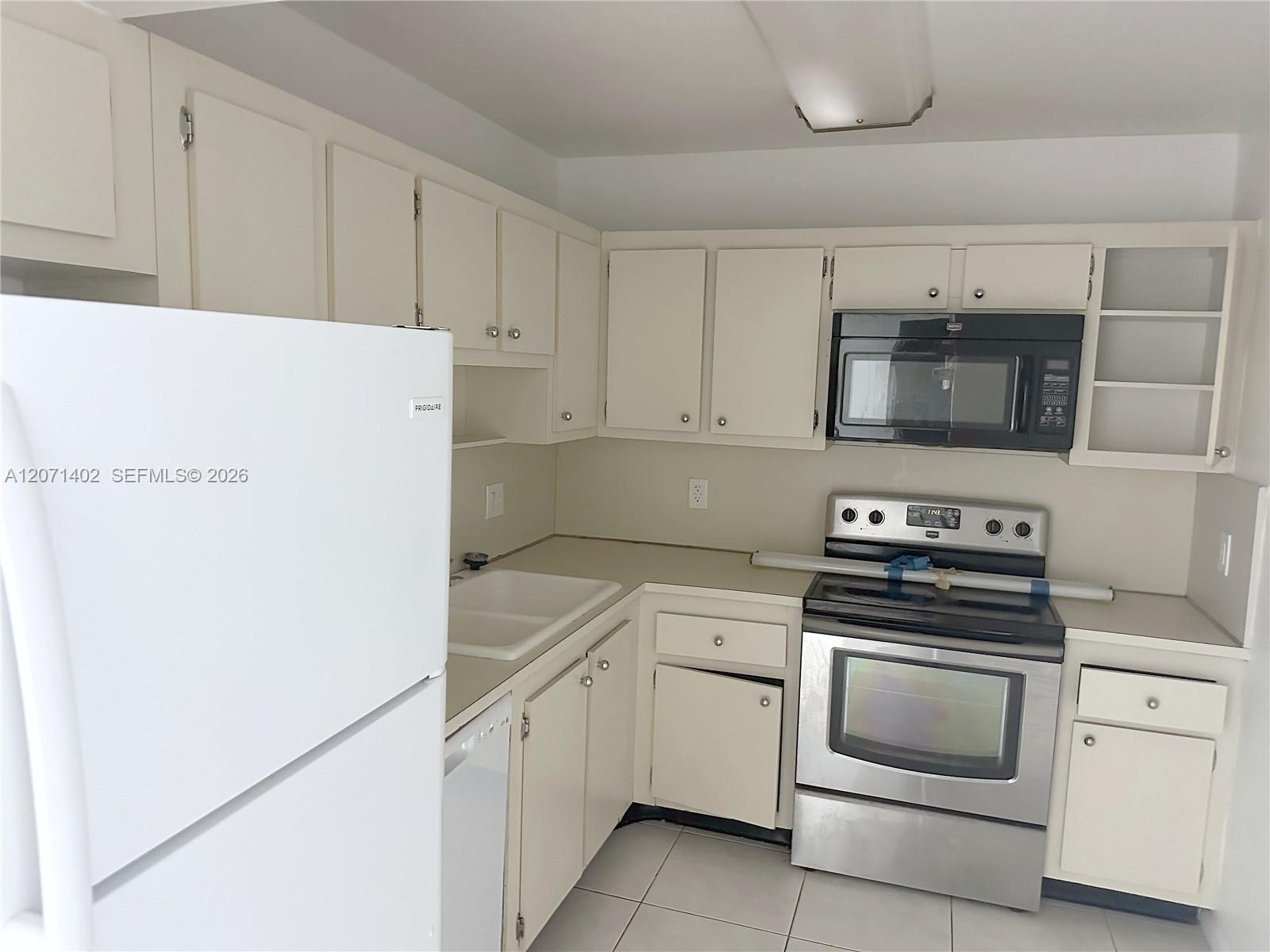 407 1 / 2 830 sq. ft. $ 2026-08-14 0 foto
