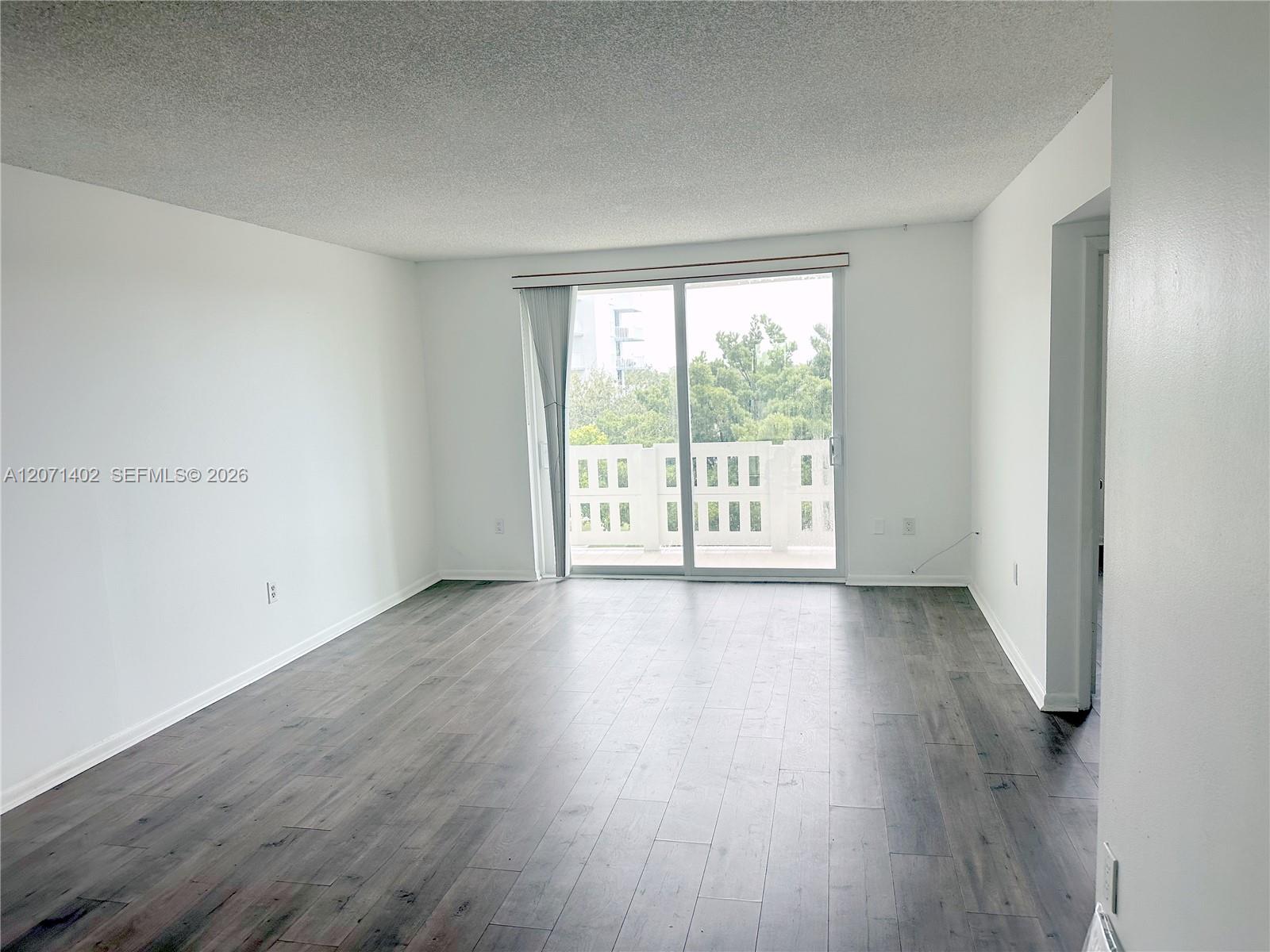 407 1 / 2 830 sq. ft. $ 2026-08-14 0 foto