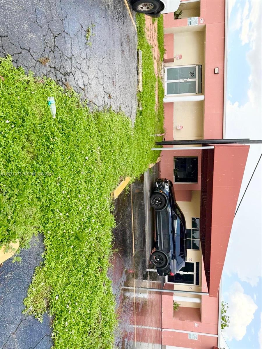   /   sq. ft. $ 2026-08-14 0 foto