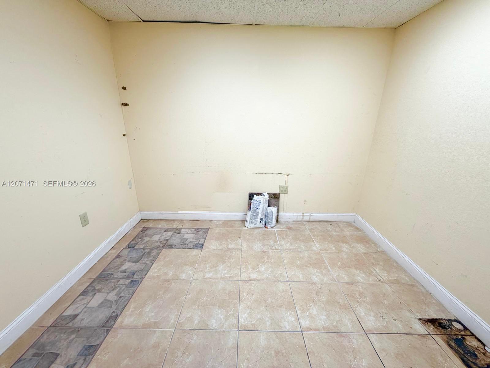   /   sq. ft. $ 2026-08-14 0 foto