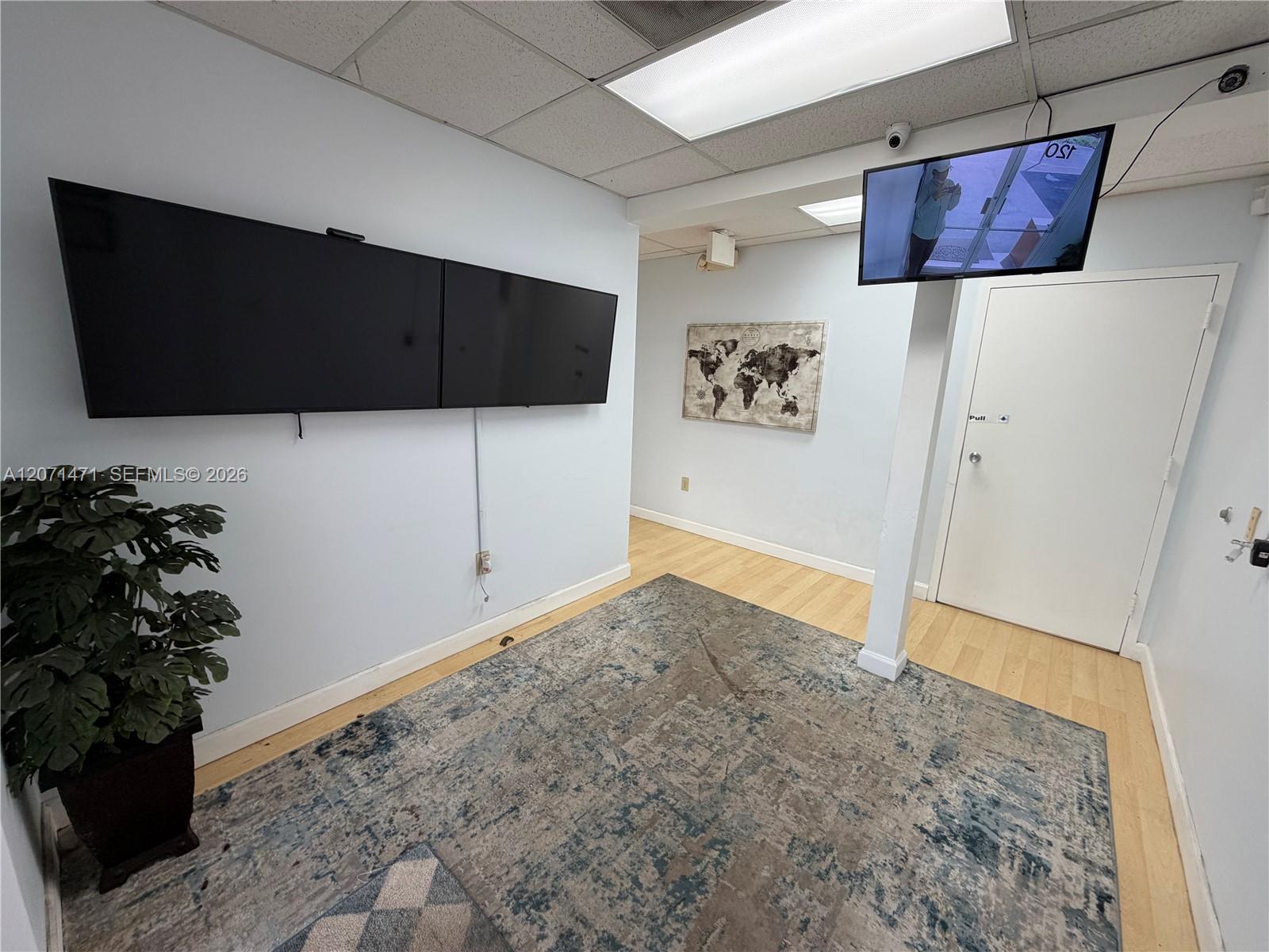   /   sq. ft. $ 2026-08-14 0 foto