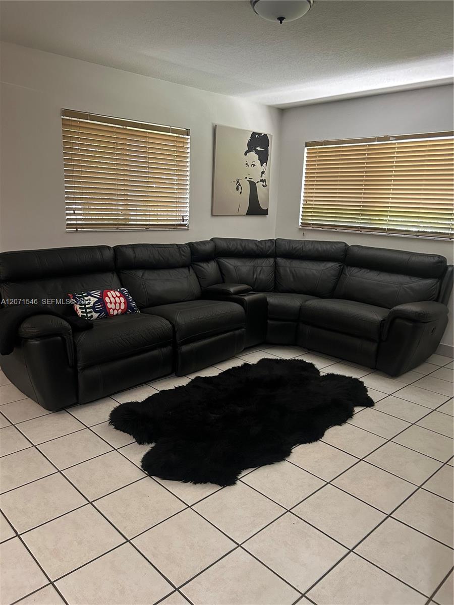 Ver detalles / 2400 sq. ft. $ 2026-08-14 0 foto