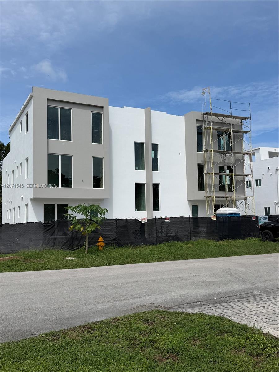 Ver detalles / 2400 sq. ft. $ 2026-08-14 0 foto