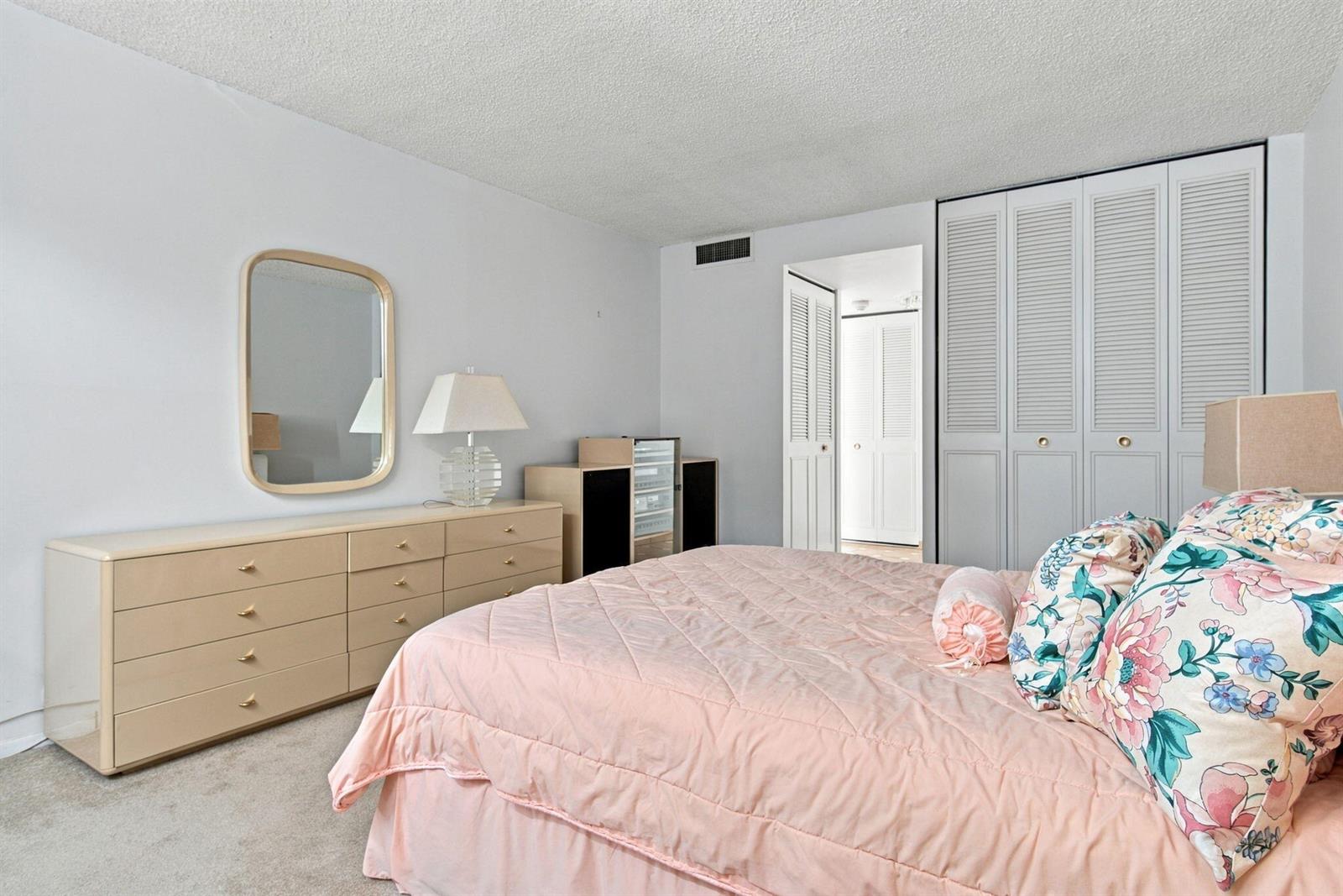 See details 1 / 943 sq. ft. $ 2026-10-15 0 Photo