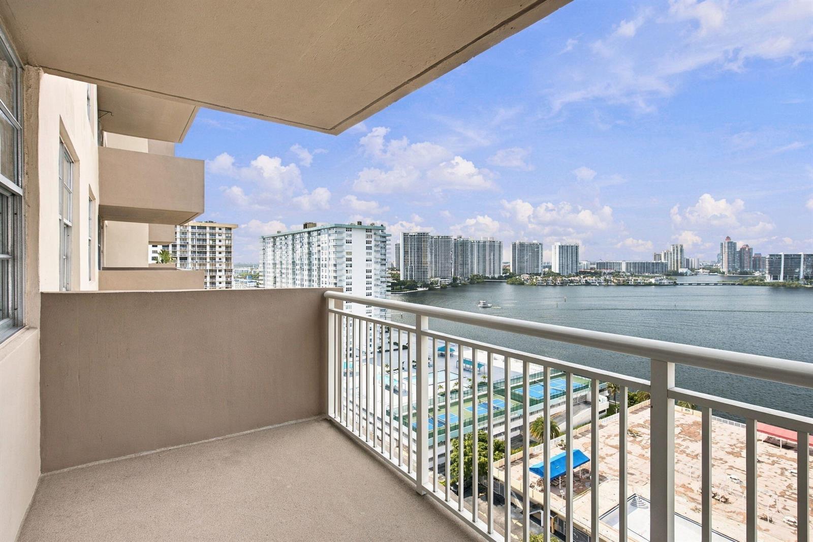 See details 1 / 943 sq. ft. $ 2026-10-15 0 Photo