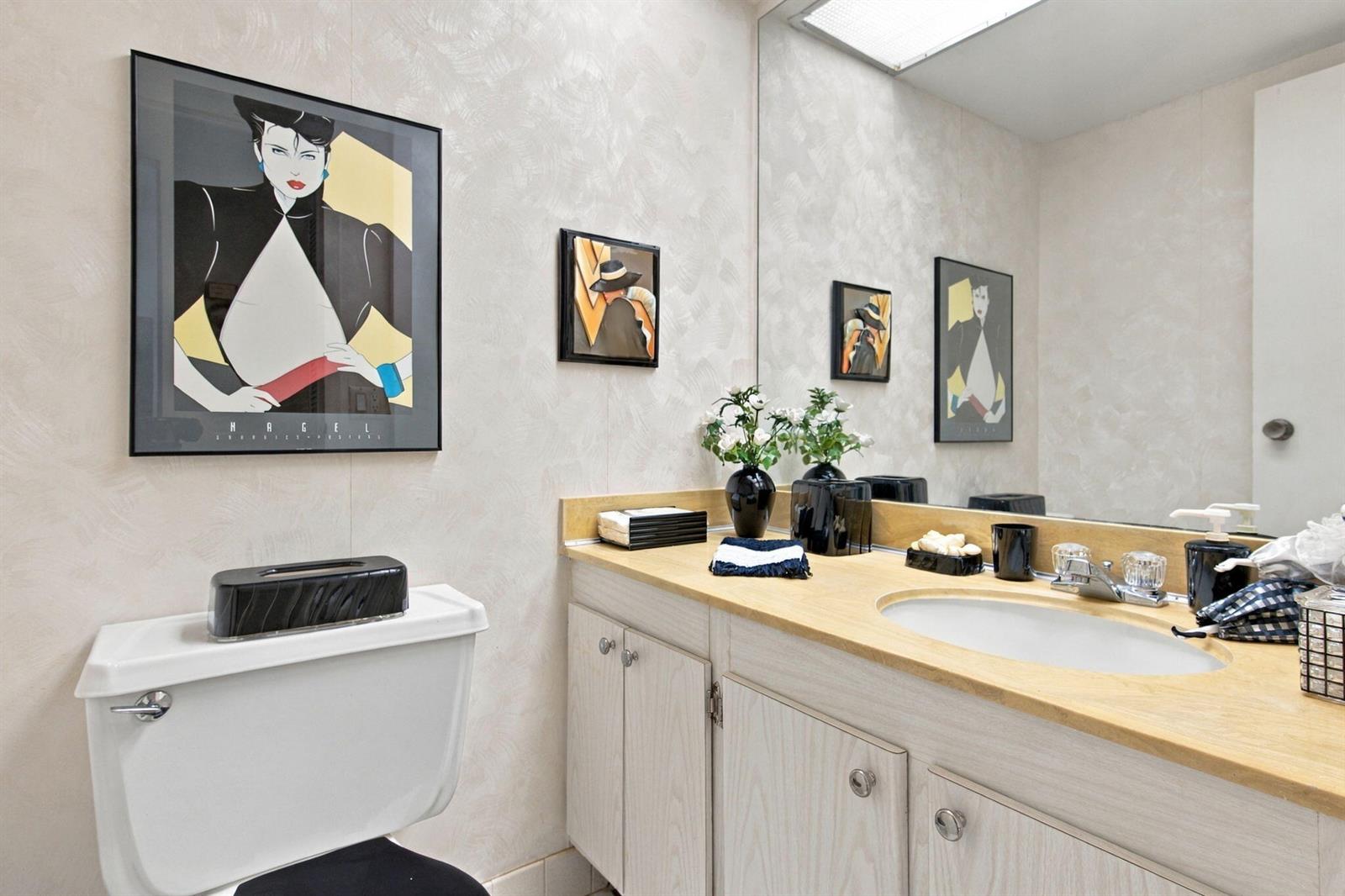 See details 1 / 943 sq. ft. $ 2026-10-15 0 Photo