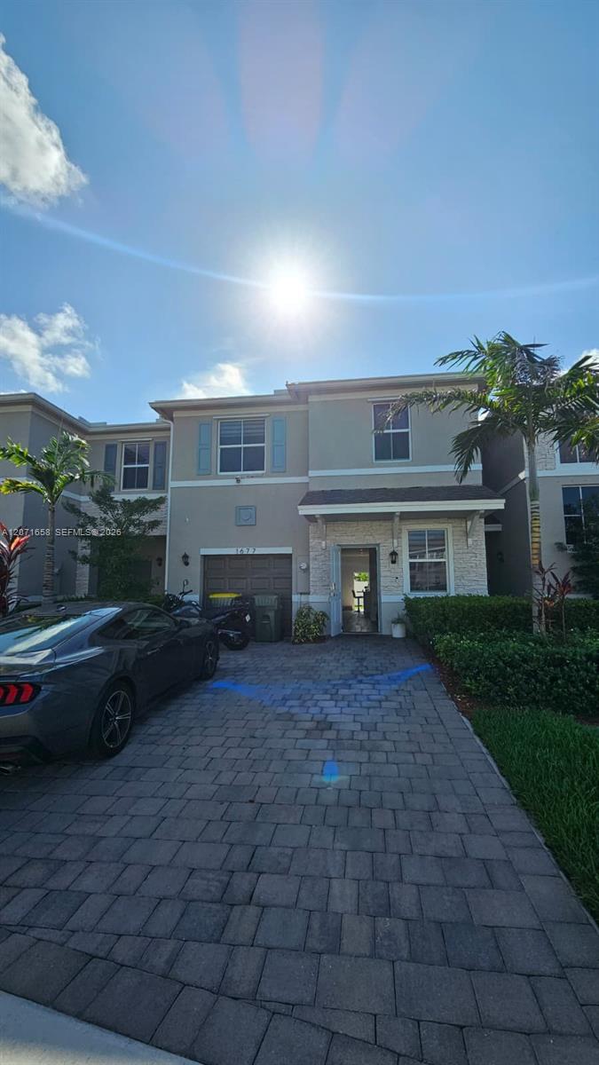 Ver detalles 1677 4 / 3 1826 sq. ft. $ 2026-08-14 0 foto