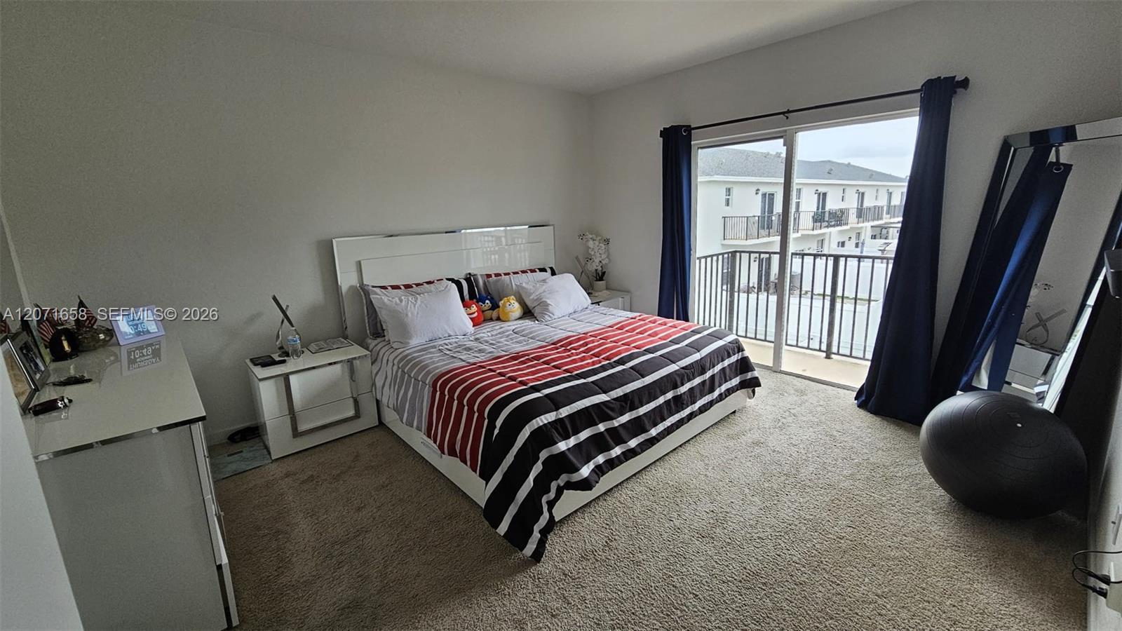 Ver detalles 1677 4 / 3 1826 sq. ft. $ 2026-08-14 0 foto