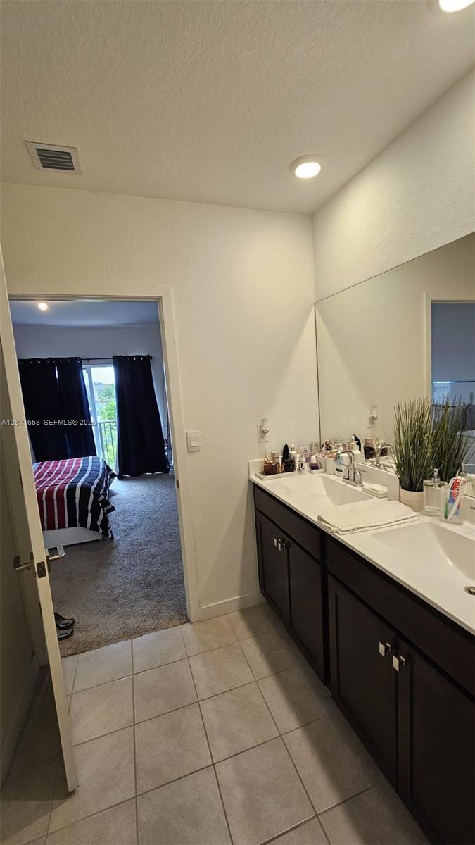 Ver detalles 1677 4 / 3 1826 sq. ft. $ 2026-08-14 0 foto