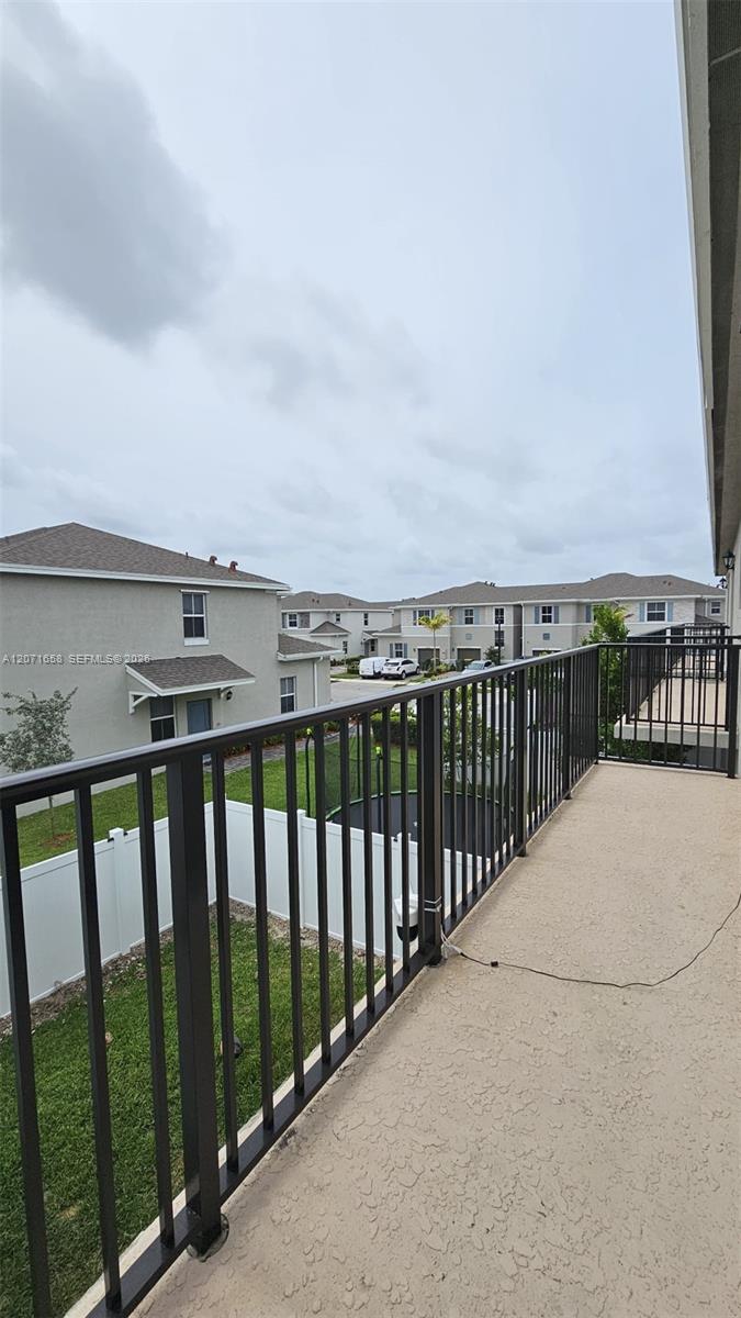 Ver detalles 1677 4 / 3 1826 sq. ft. $ 2026-08-14 0 foto