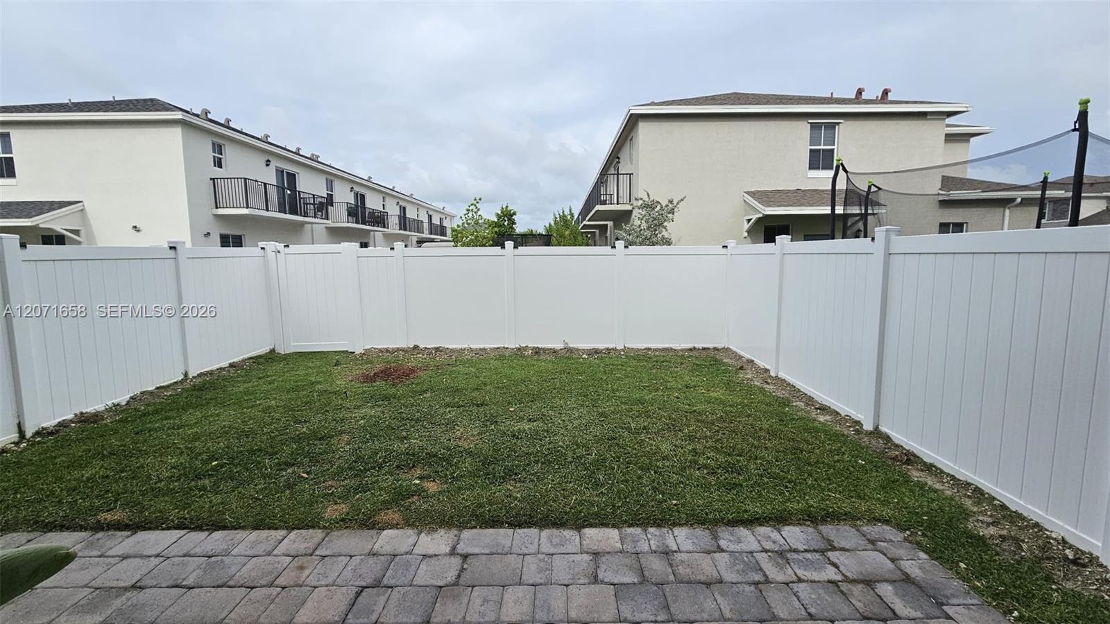 Ver detalles 1677 4 / 3 1826 sq. ft. $ 2026-08-14 0 foto
