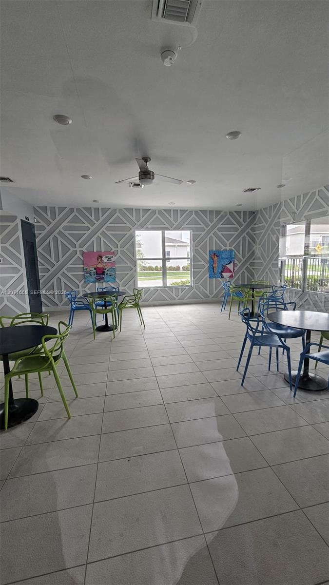 Ver detalles 1677 4 / 3 1826 sq. ft. $ 2026-08-14 0 foto