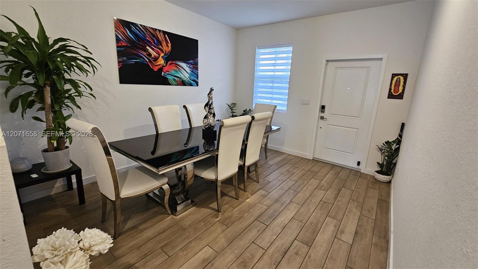 Ver detalles 1677 4 / 3 1826 sq. ft. $ 2026-08-14 0 foto