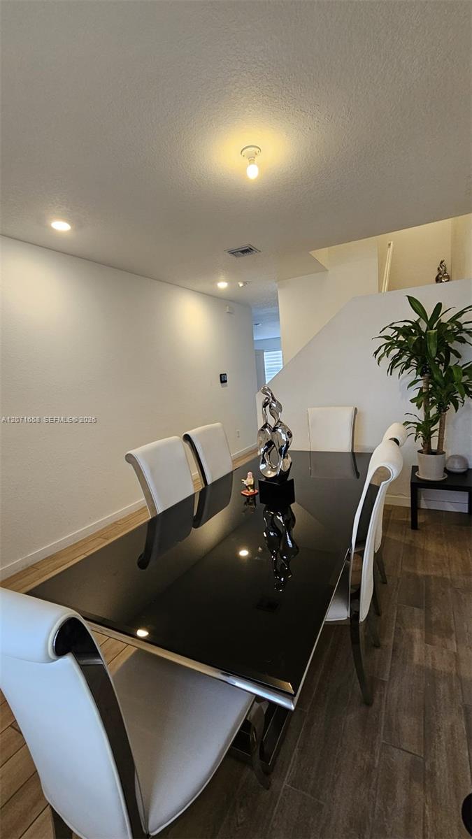 Ver detalles 1677 4 / 3 1826 sq. ft. $ 2026-08-14 0 foto