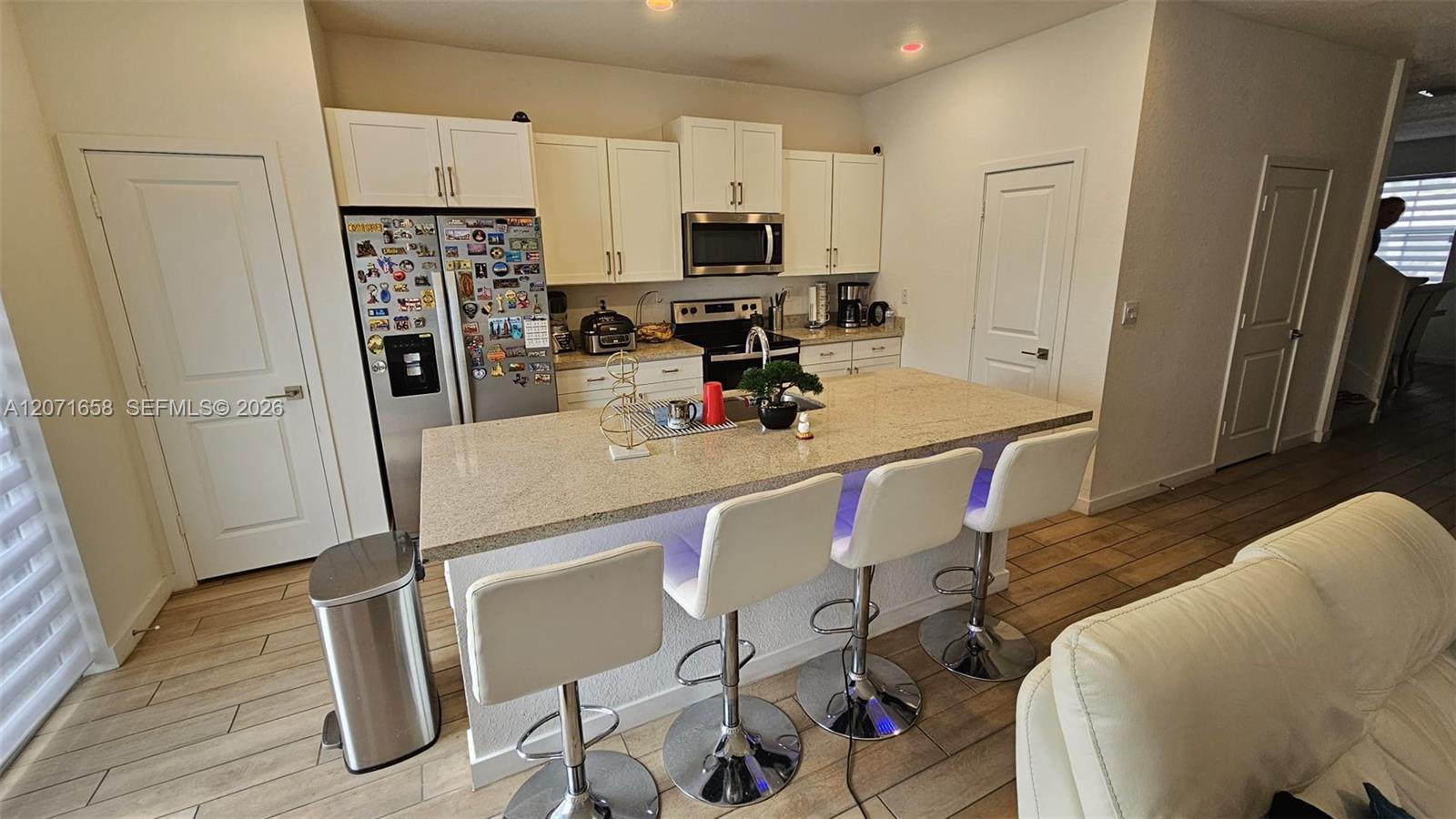 Ver detalles 1677 4 / 3 1826 sq. ft. $ 2026-08-14 0 foto