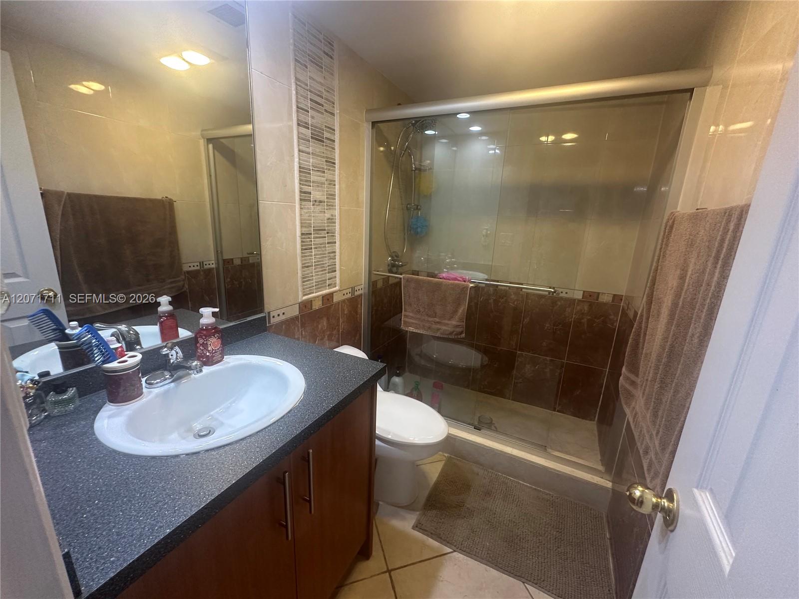 12B 1 / 2 870 sq. ft. $ 2026-08-14 0 Photo