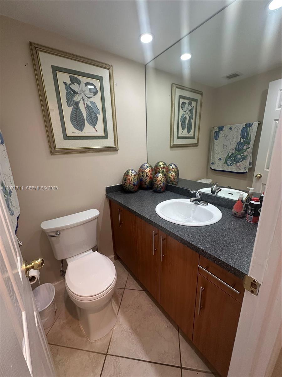 12B 1 / 2 870 sq. ft. $ 2026-08-14 0 Photo