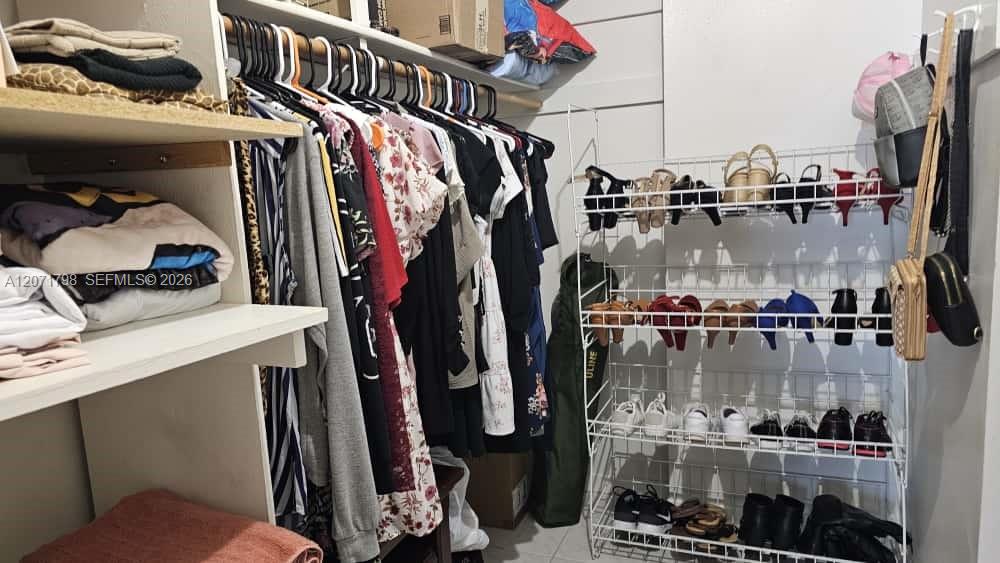 Ver detalles 9 2 / 2 1250 sq. ft. $ 2026-08-15 0 foto