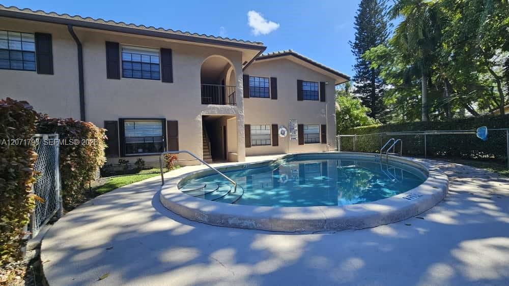 Ver detalles 9 2 / 2 1250 sq. ft. $ 2026-08-15 0 foto