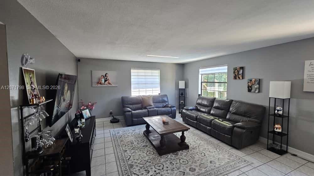 Ver detalles 9 2 / 2 1250 sq. ft. $ 2026-08-15 0 foto