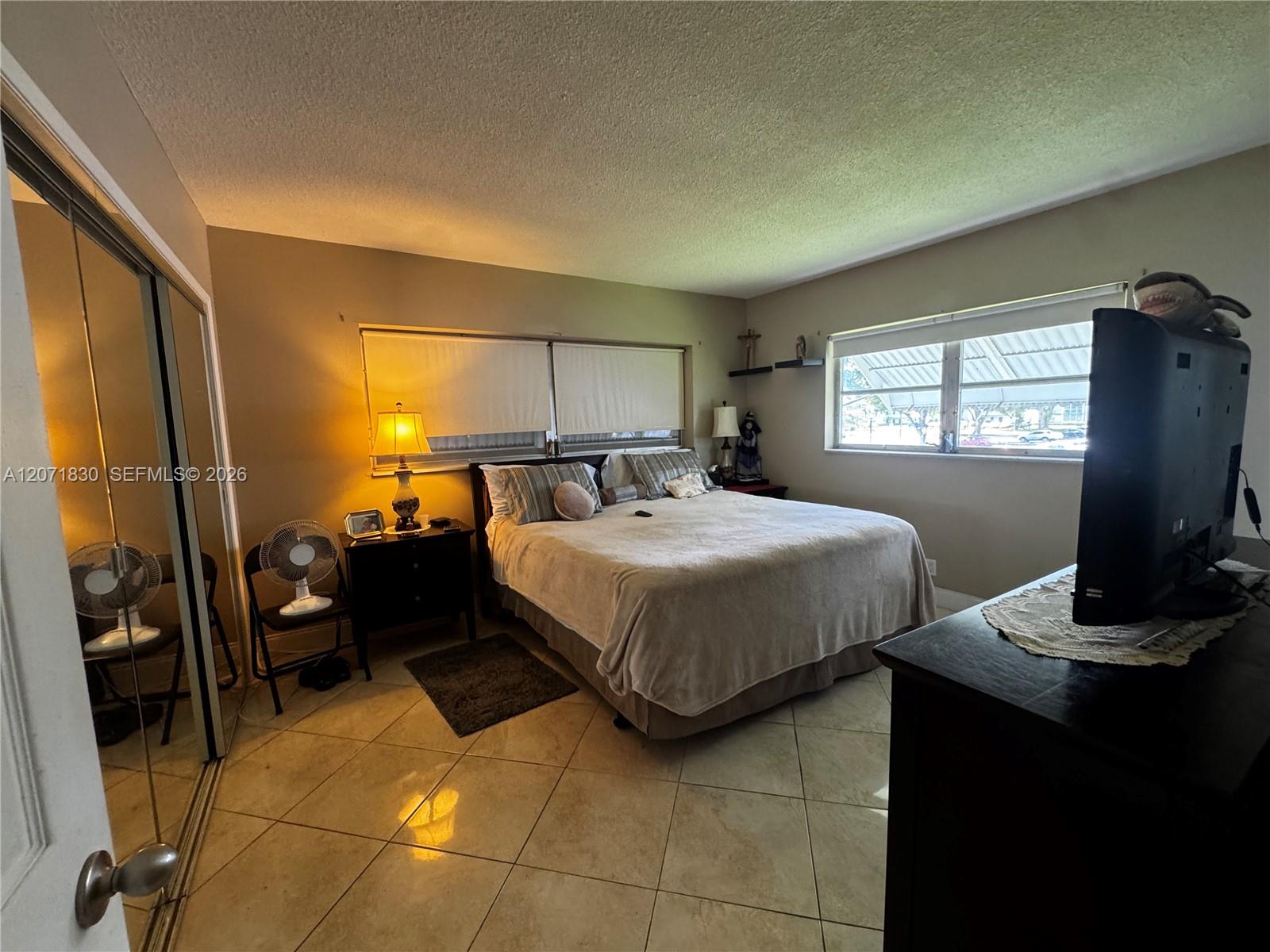 Ver detalles 214 2 / 2 899 sq. ft. $ 2026-08-15 0 foto