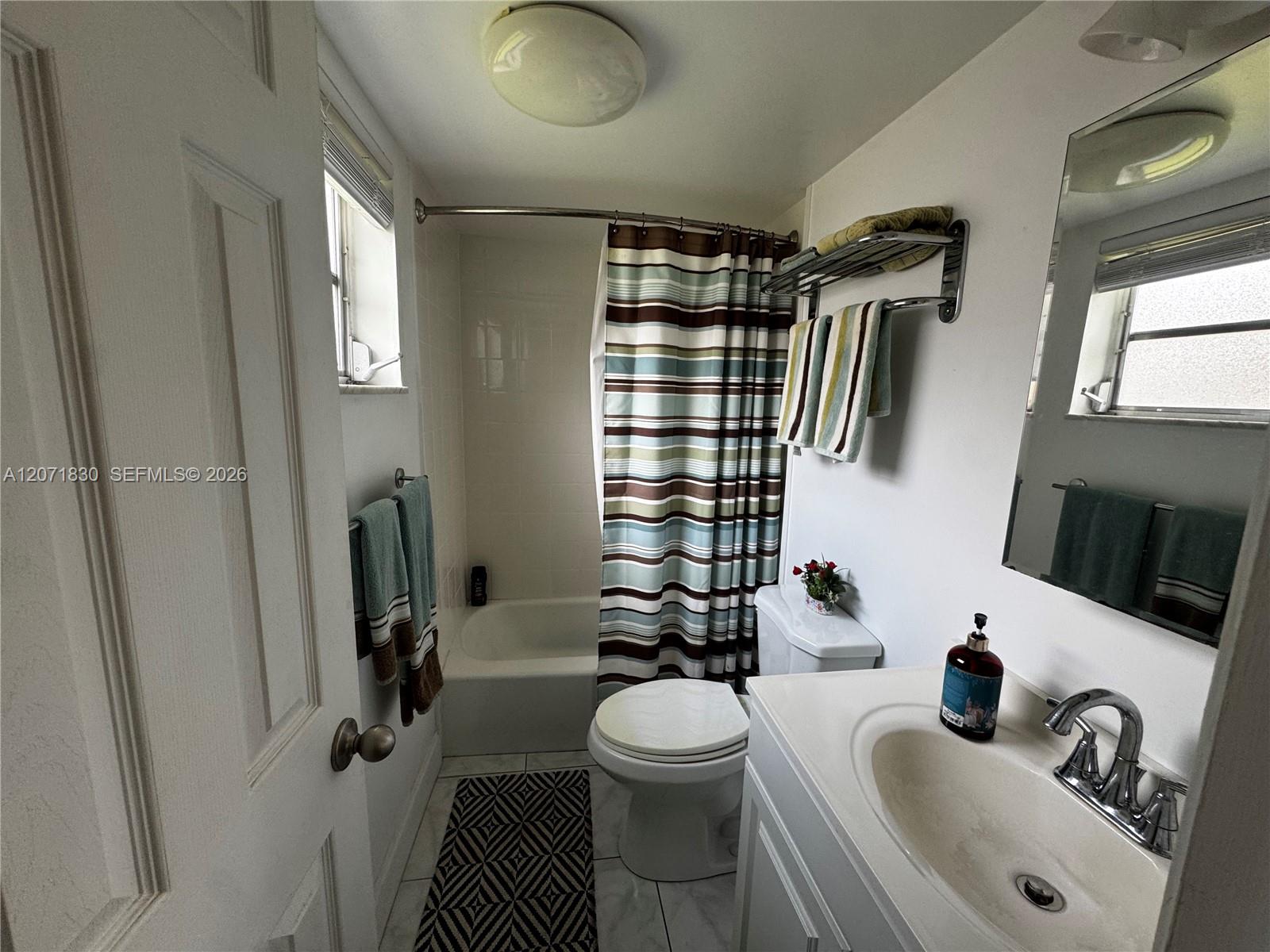 Ver detalles 214 2 / 2 899 sq. ft. $ 2026-08-15 0 foto