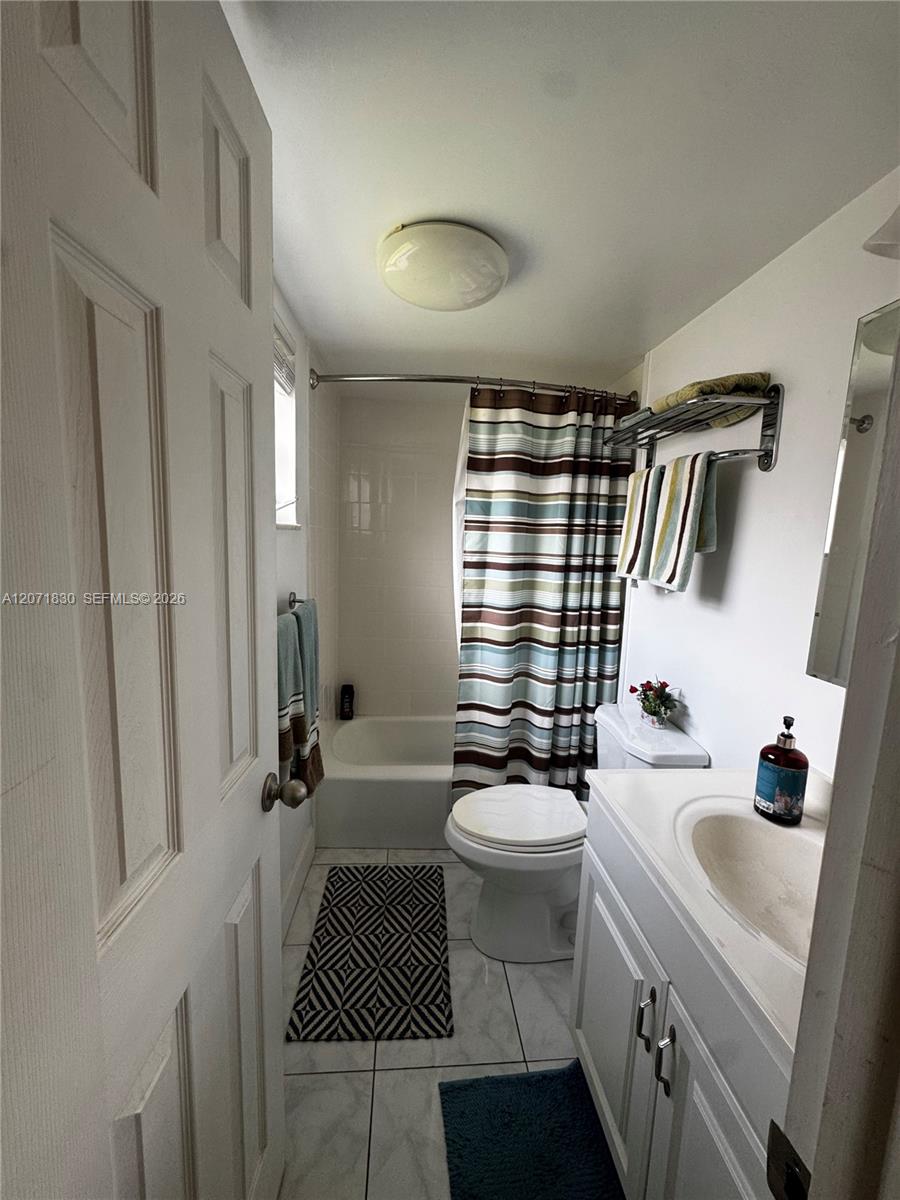 Ver detalles 214 2 / 2 899 sq. ft. $ 2026-08-15 0 foto